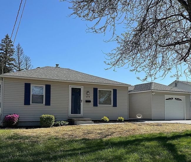 Image of 694 E Park Ave
