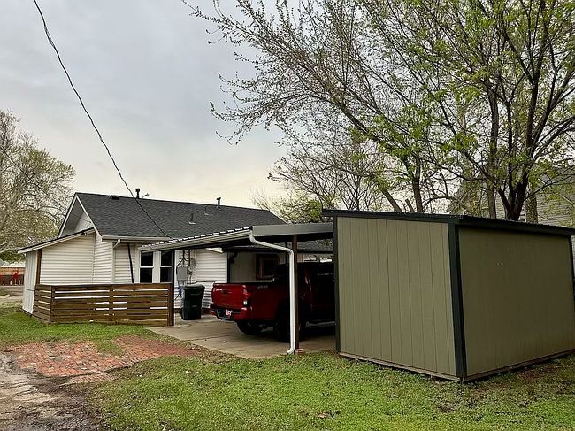Image of 422 E Frank St