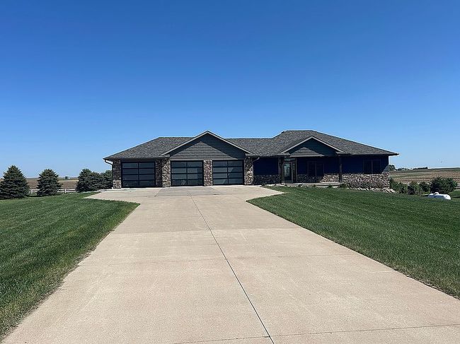 Photo of 1862 135th St, Larchwood, IA