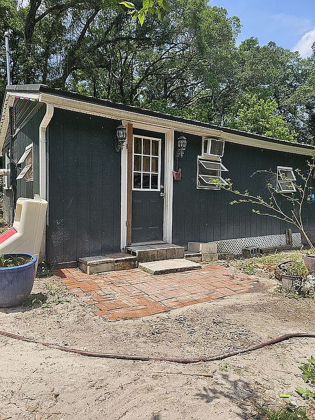 Image of 1030 S Paris St