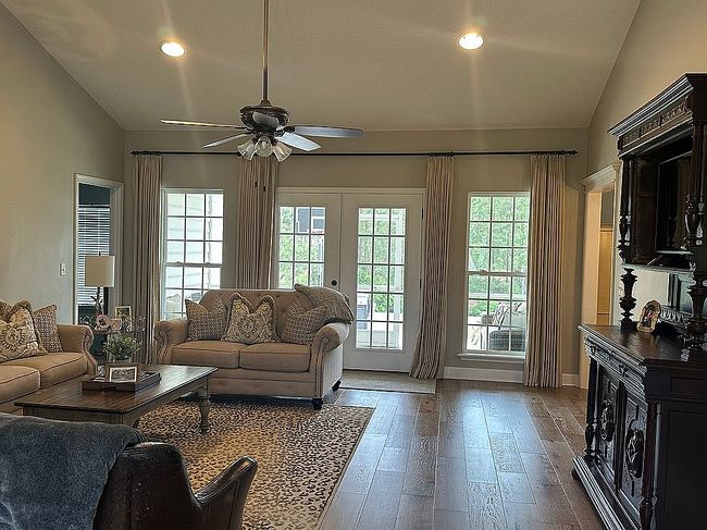 Image of 724 Pine Needle Rd