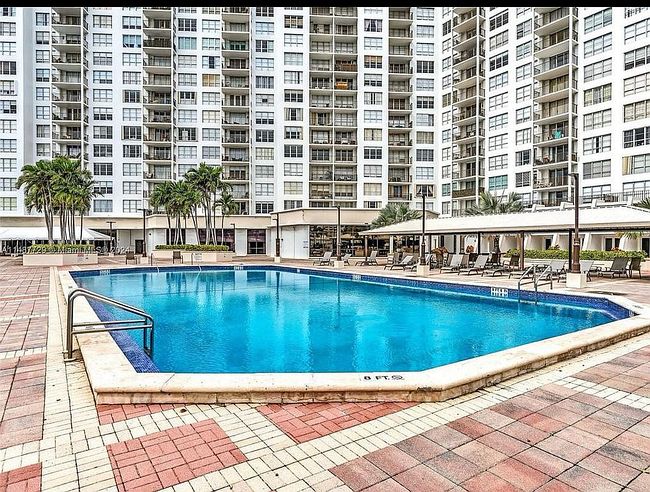 Image of 4101 Pine Tree Dr Apt 330