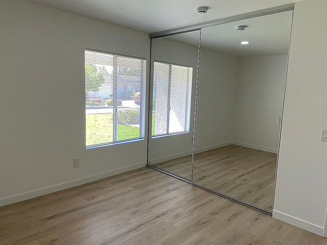 Photo of 27709 Lakehurst Ave, Santa Clarita, CA
