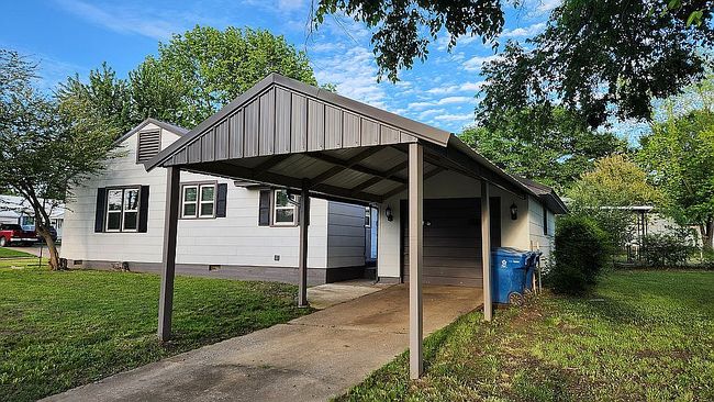 Image of 1300 E Seminole Ave