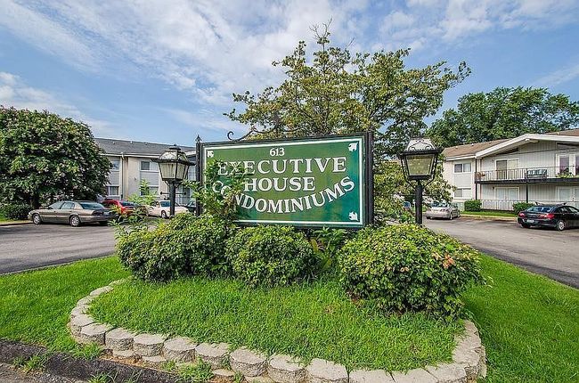 Photo of 613 Hillsboro Rd Apt A17, Franklin, TN
