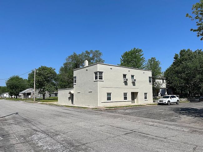 Image of 828 & 830 Chestnut Ave