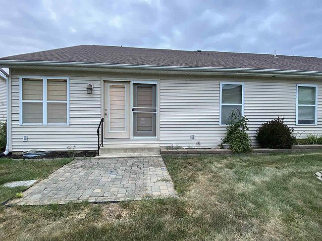 Photo of 1984 Dausha Ct, Warsaw, IN