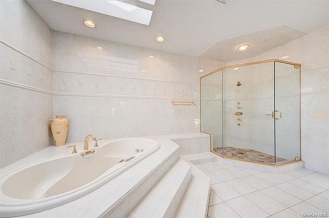 Image of 3 Bristol Dr