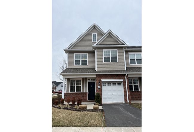 16 Old Foundry Dr, Pennington, NJ