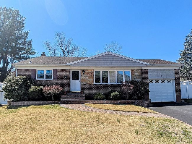 Image of 8 Lucille Dr