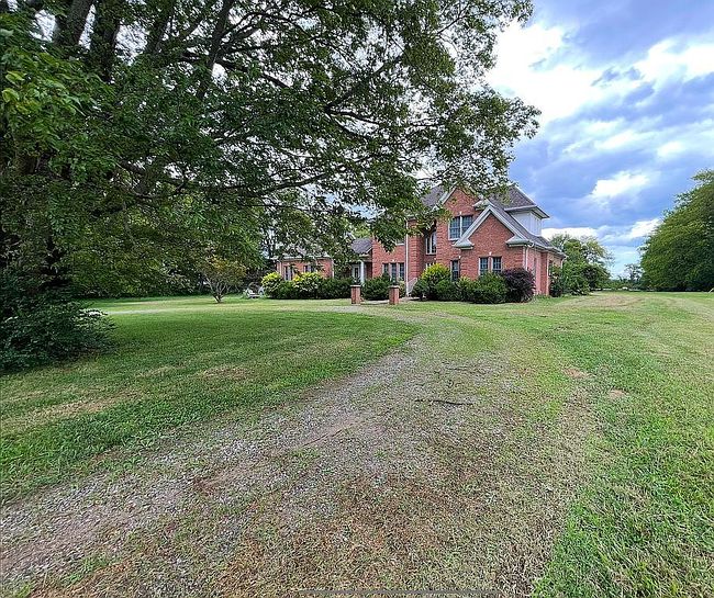 Photo of 2402 Pembroke Rd, Hopkinsville, KY