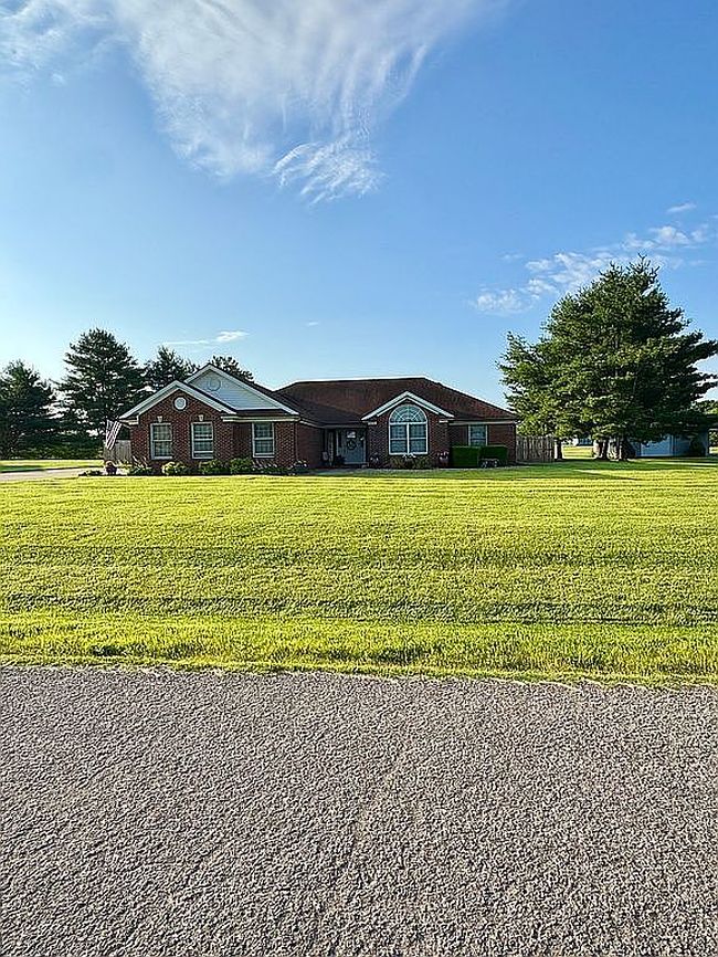 Photo of 200 Harman Dr, Hodgenville, KY