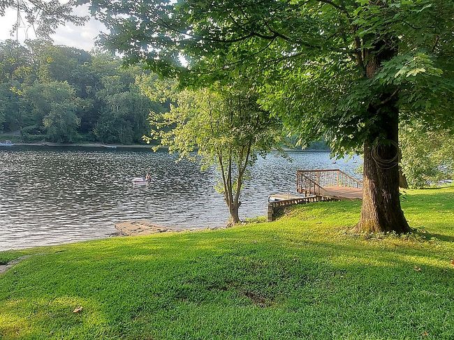 Photo of 11 Riveredge Ln, Phillipsburg, NJ