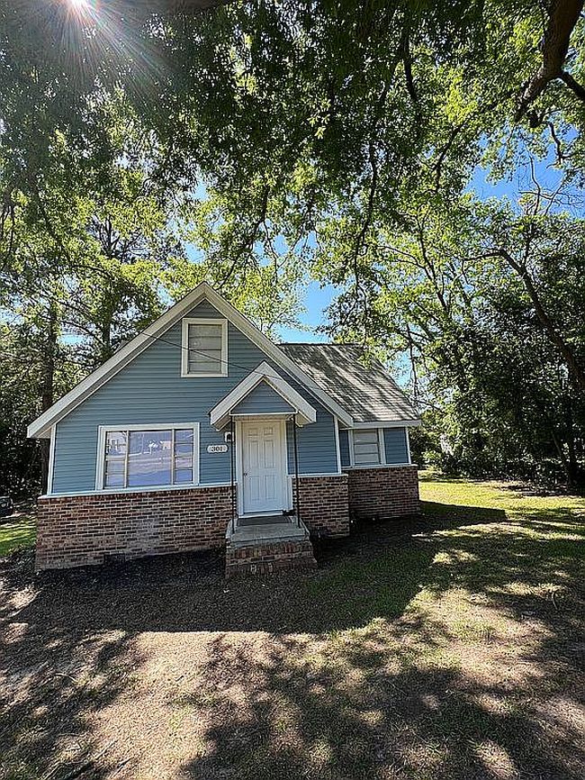 Photo of 301 Collins Ave, Centerville, GA