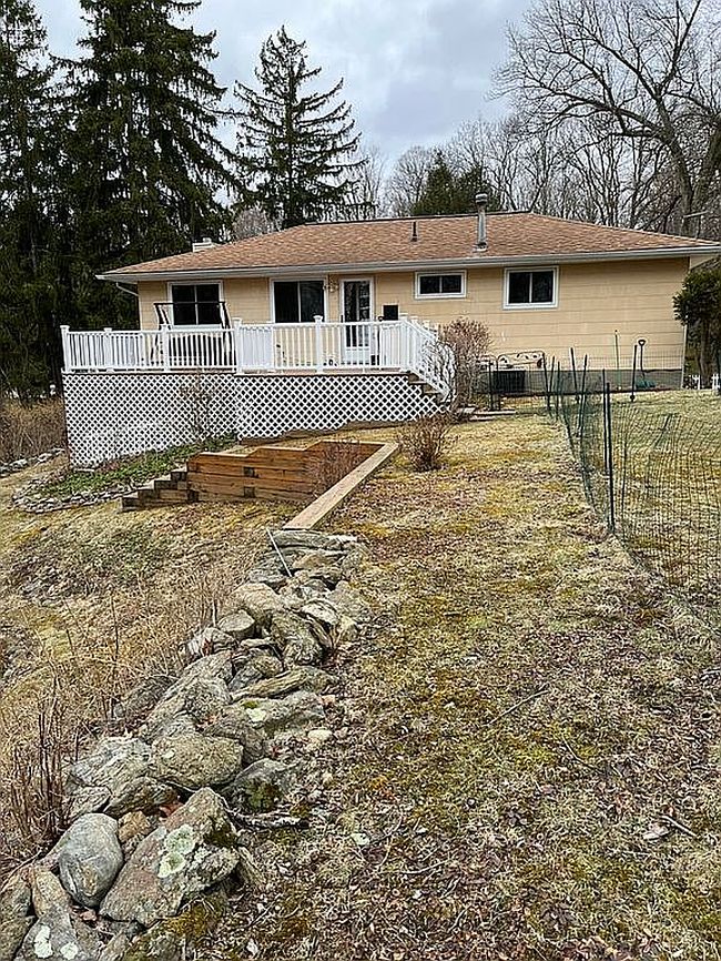 Image of 38 Stonegate Rd