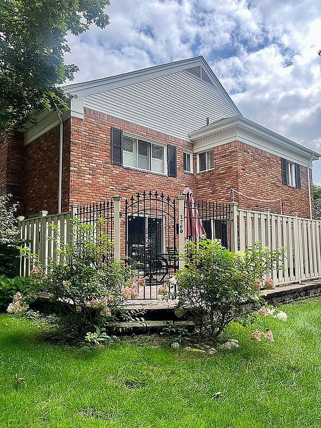 Photo of 1760 Trailwood Path #1, Bloomfield Hills, MI