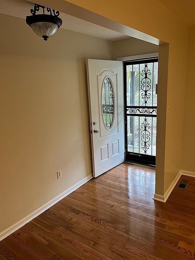 Photo of 2320 Midway Rd, Knoxville, TN