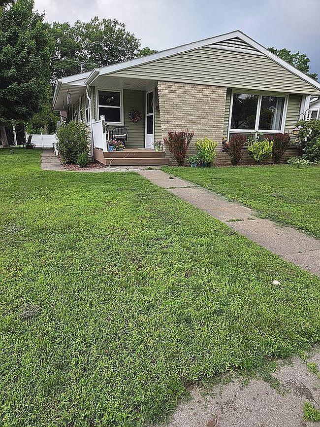Photo of 301 Lane Ave, Kingsford, MI