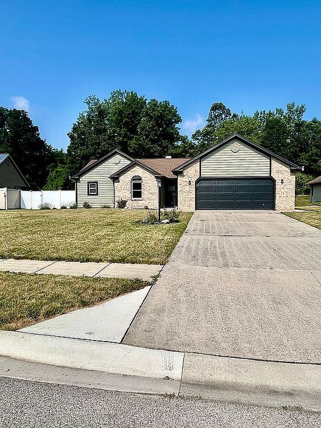 Photo of 2205 Laforge Ln, Auburn, IN