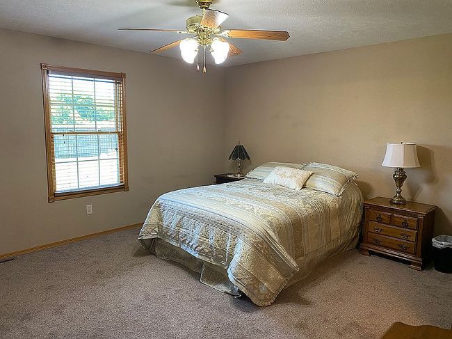 Image of 421 Holly Dr