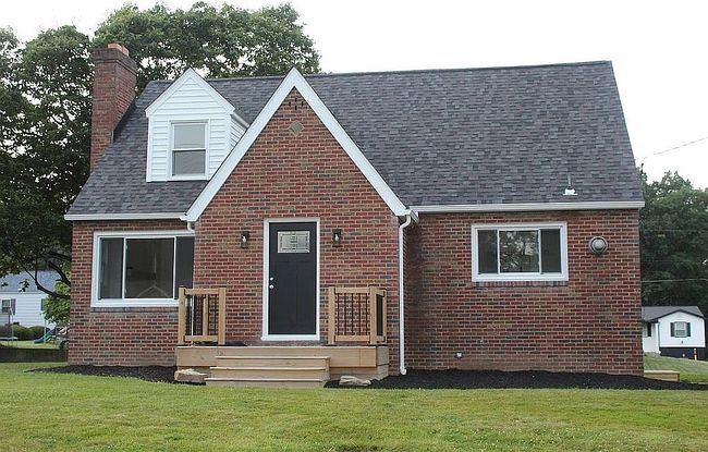 Photo of 8 W Fairmont Ave, New Castle, PA