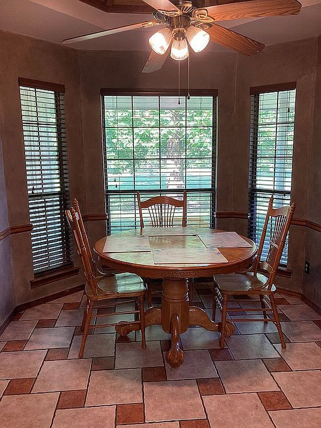 Photo of 3410 Oak Tree Ln, Midlothian, TX