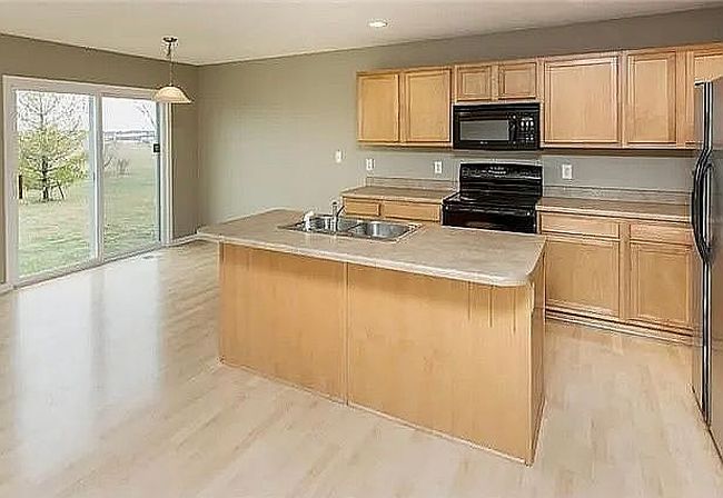 Photo of 10100 Catalina Dr, Johnston, IA