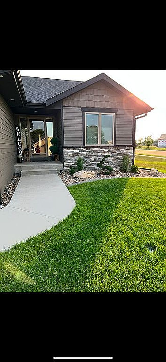 Additional photo 2 of property located at 1805 Dakota St