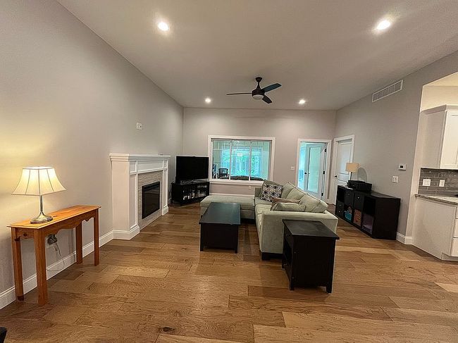 Photo of 5400 Greenridge Dr #18, Midland, MI