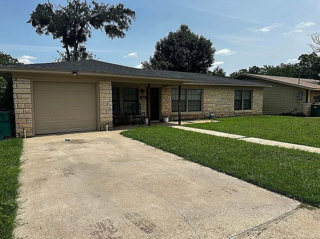 Photo of 2401 Oak Dr, Gatesville, TX