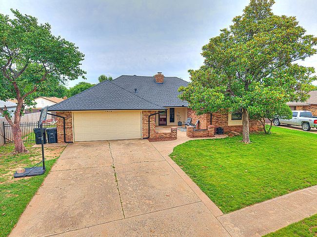 Photo of 1812 N Lincoln Ave, Moore, OK