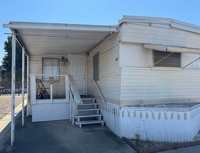 Preview of property located at 7676 N Fresno St Space 121