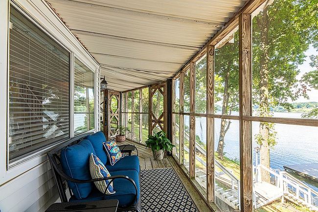 Photo of 4748 Scenic Point Dr, Louisville, TN