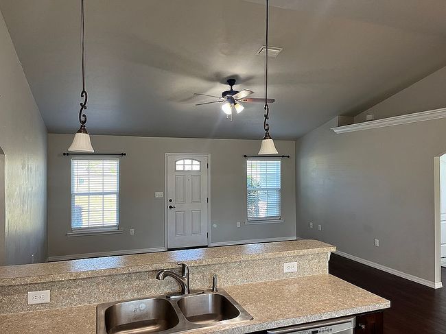 Additional photo 3 of property located at 9960 Se 13th Ct