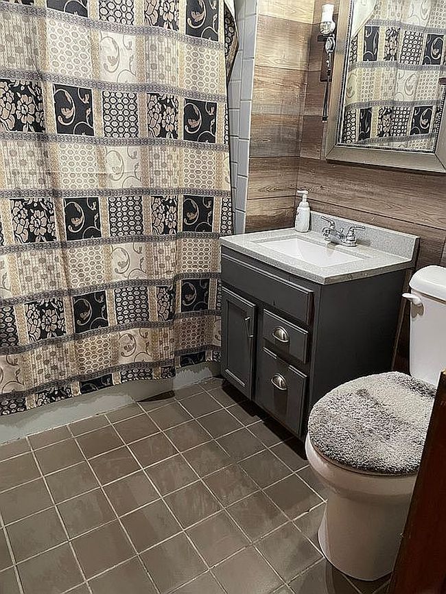 Image of 320 W 8th St