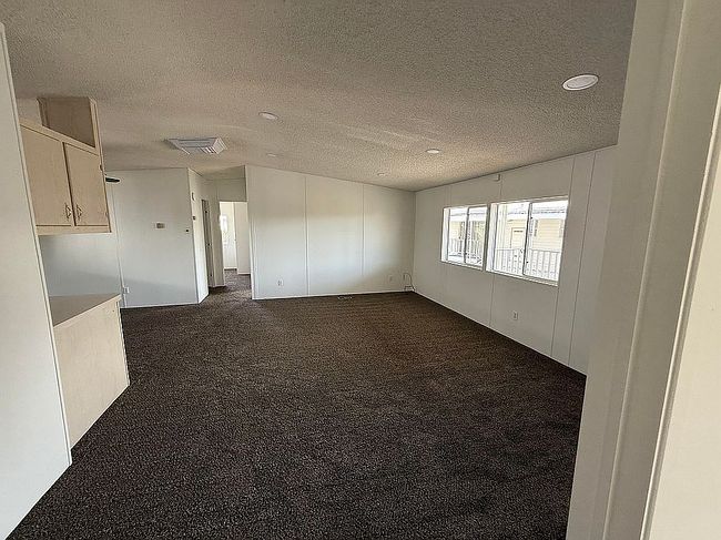 Photo of 22601 Bear Valley Rd Spc 32, Apple Valley, CA