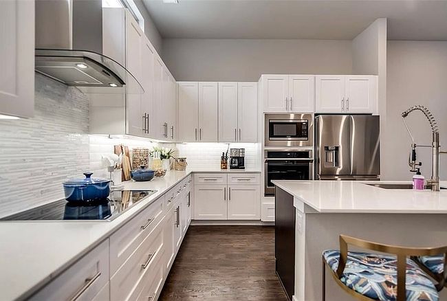 Image of 4226 Roseland Ave #203