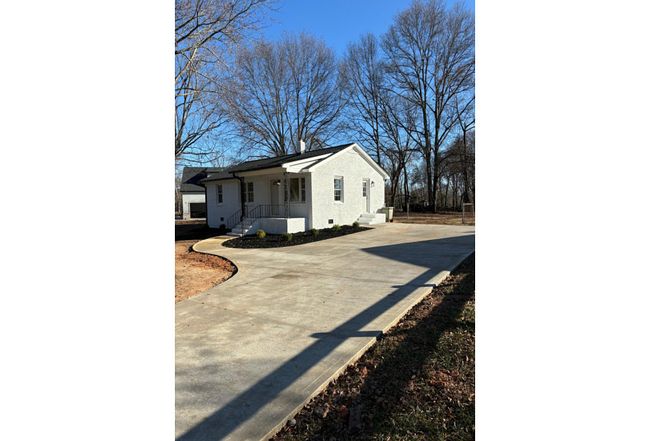Image of 2210 E Lee Rd