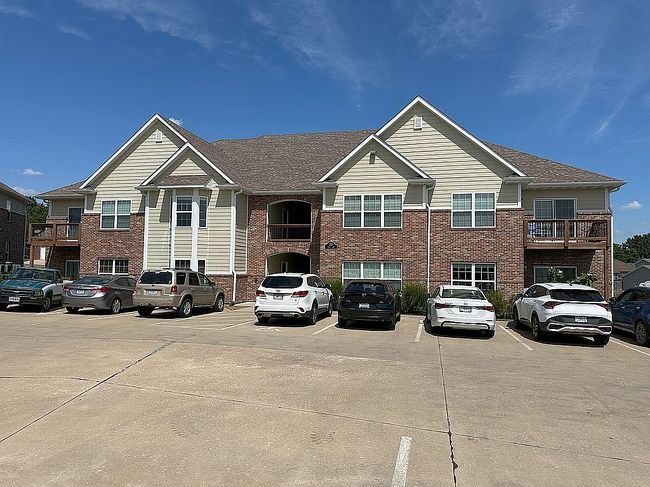 Additional photo 2 of property located at 23 N Grace Ln Apt 201