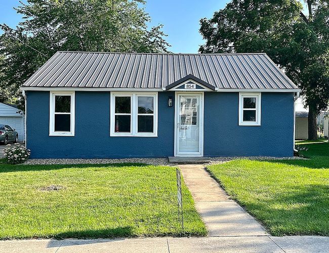 Photo of 854 Young St