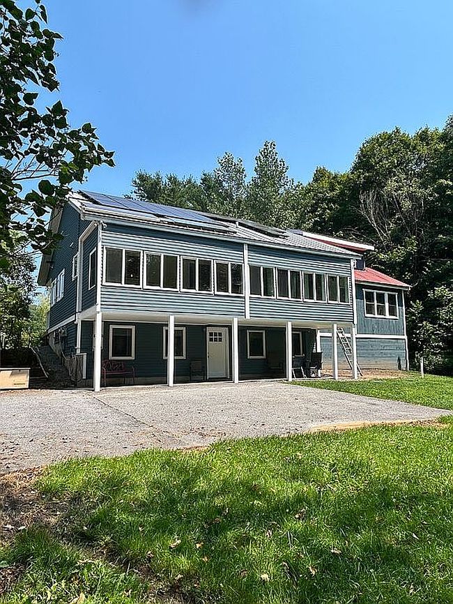 Photo of 11 Paddock Ln, Milton, VT