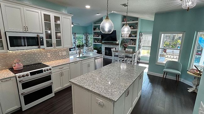 Photo of 1600 Twin Oaks Cir, Oviedo, FL