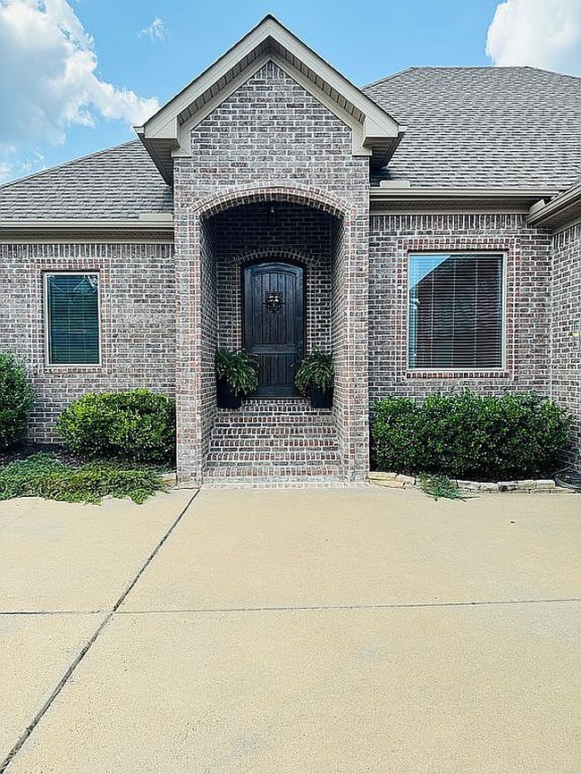 Additional photo 3 of property located at 18712 Lochridge Dr