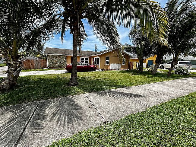 Photo of 822 S Florida Mango Rd, West Palm Beach, FL