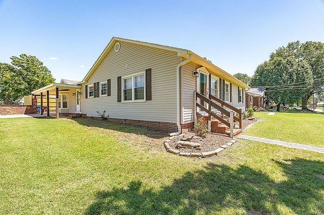 Image of 2001 Wolfe Ln