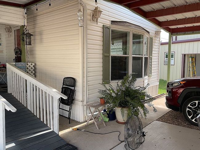 Photo of 206 Holiday Rambler Dr, Whitney, TX