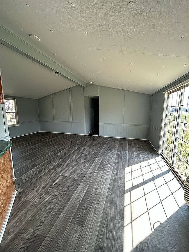 Image of 555 Hollis Thomas Rd