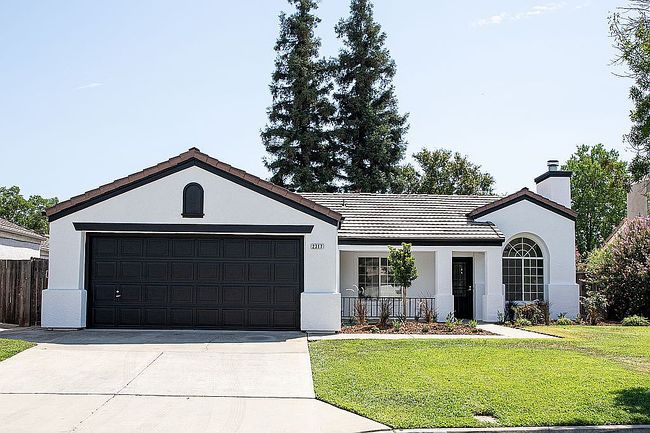 2317 E Goshen Ave, Fresno, CA