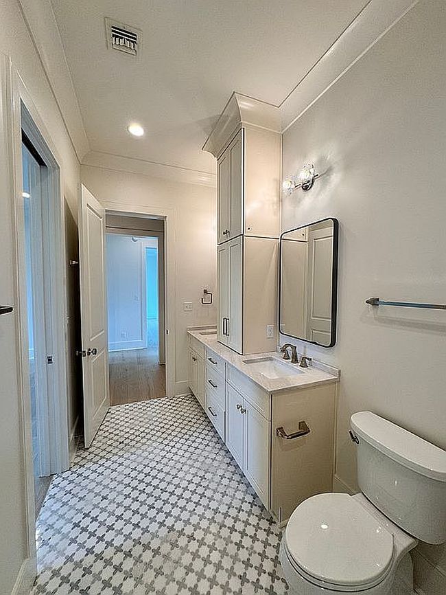Image of 209 Avenue E