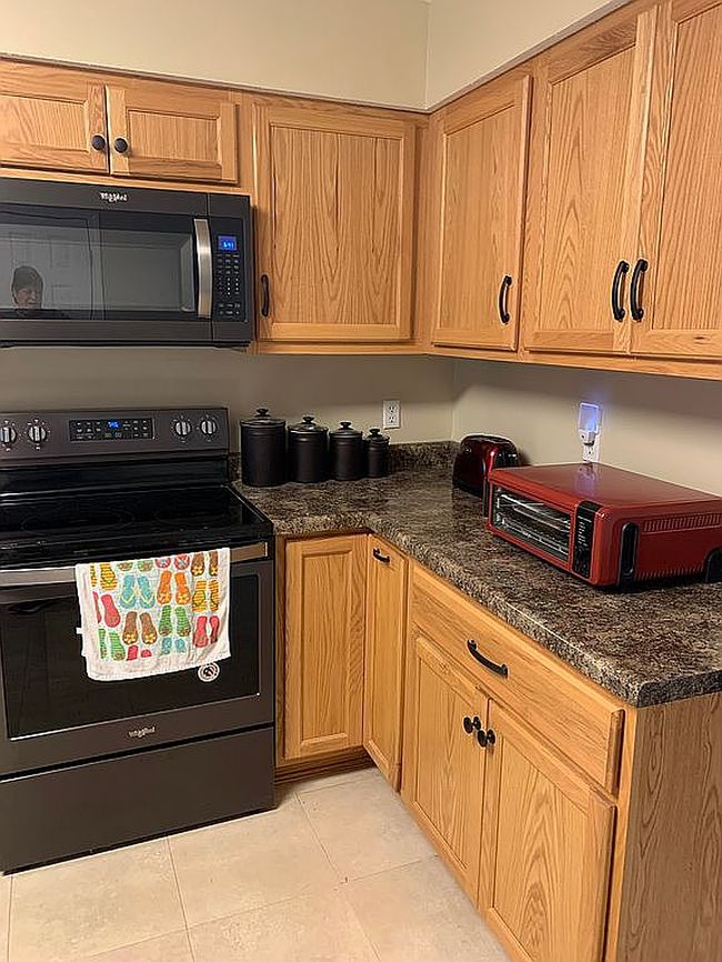 Image of 305 E Green Tree Ln